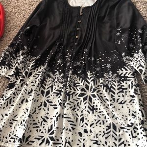 Size large women’s, good condition, wash it before delivery